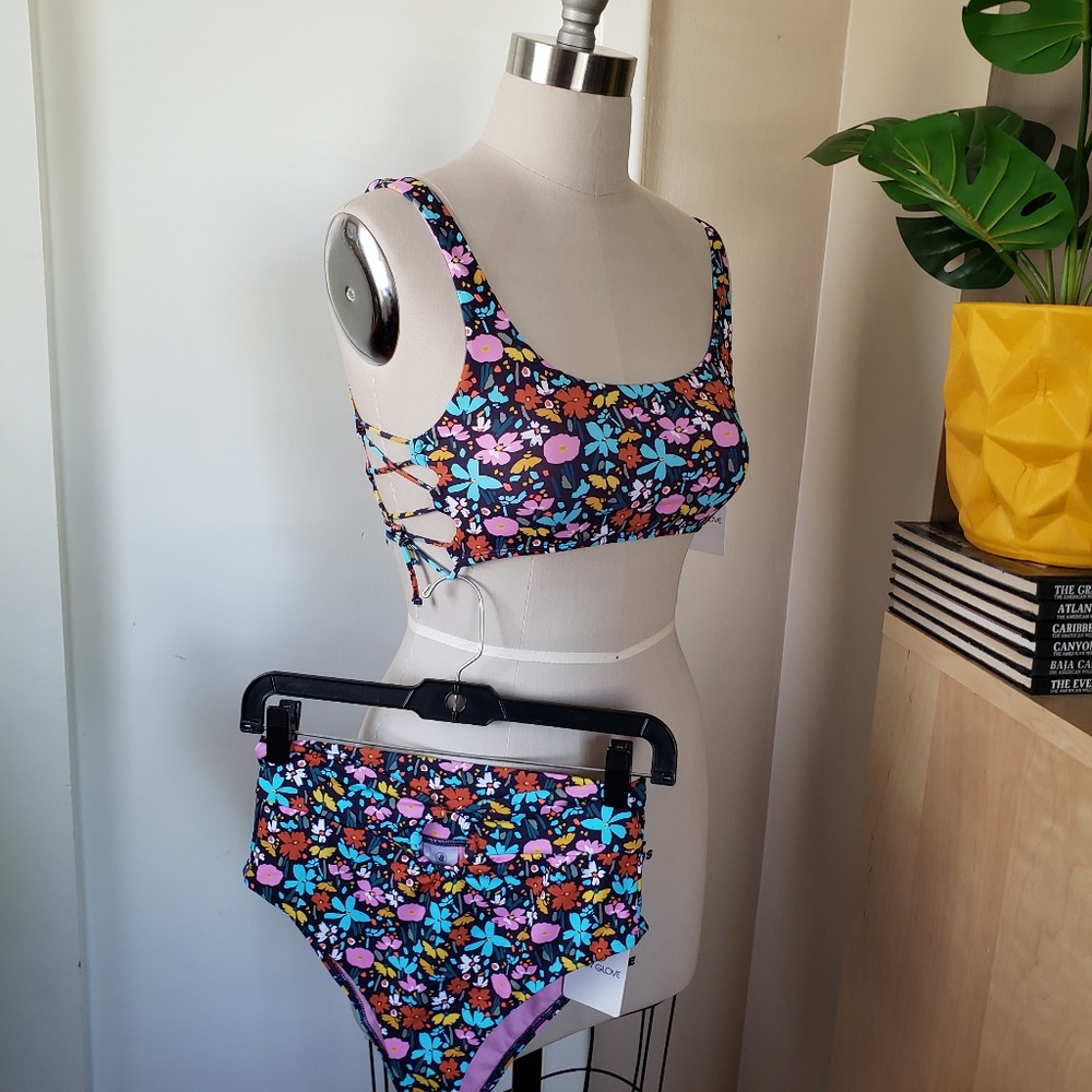 Body Glove Floral Two-Piece Swimsuit Size Medium NEW!